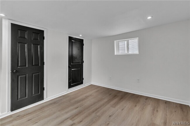 Building Photo - 545 Niagara St