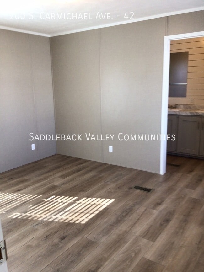 Building Photo - 700 S Carmichael Ave