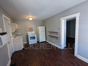 Building Photo - 338 N Columbus St