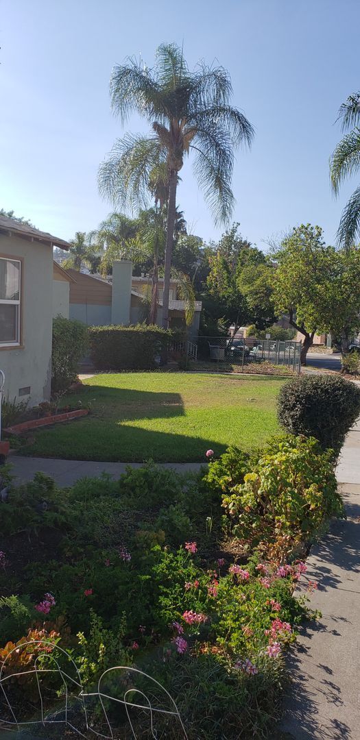 Building Photo - *Holiday Move In Special!!*Vintage duplex ...