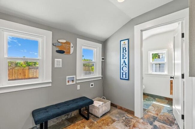 Building Photo - 546 Ocean View Ave