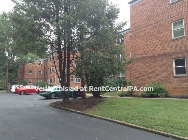 Building Photo - 412 S College St Apt 205