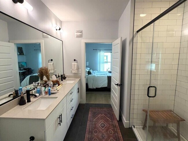 Building Photo - 3101 Govalle Ave