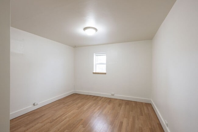 Building Photo - 2 BED 1 BATH DUPLEX IN ST ANTHONY