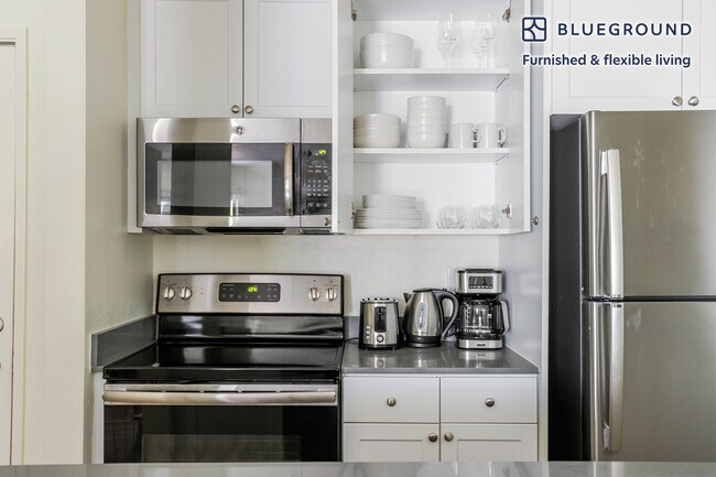 Building Photo - 350 E Del Mar Blvd