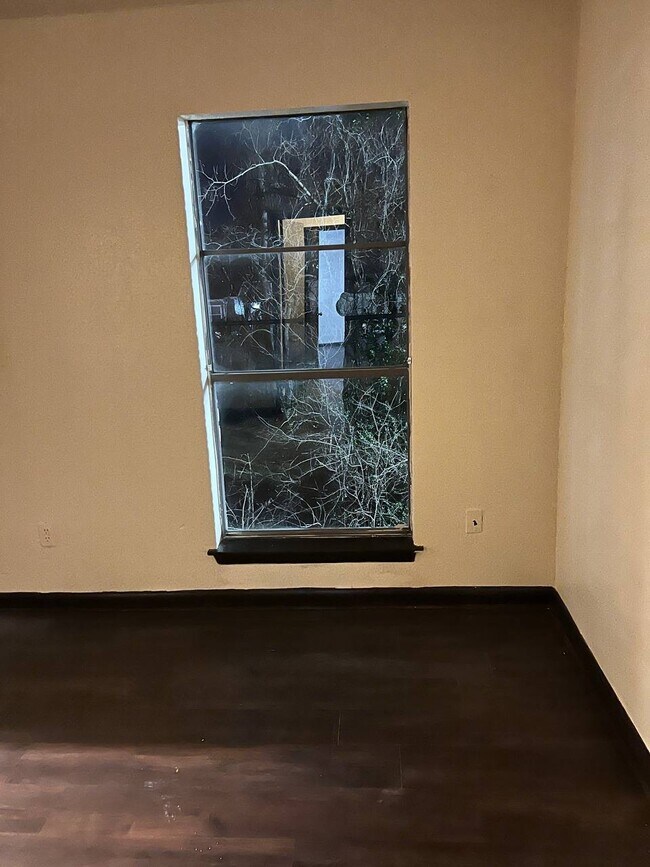 Building Photo - 2150 N Sherwood Forest Dr