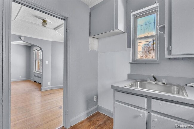 Building Photo - 17701 Manderson Rd