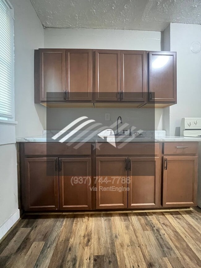 Building Photo - 1023 Clover St