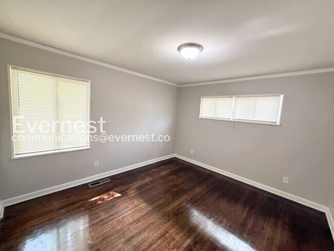 Building Photo - 1232 Oakwood St