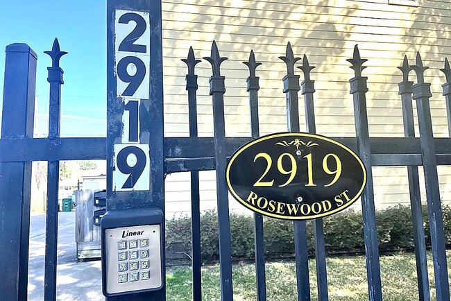 Building Photo - 2919 Rosewood St