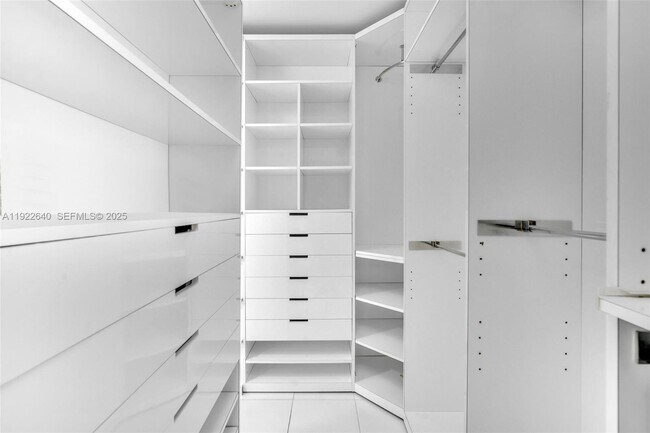 Building Photo - 16445 Collins Ave