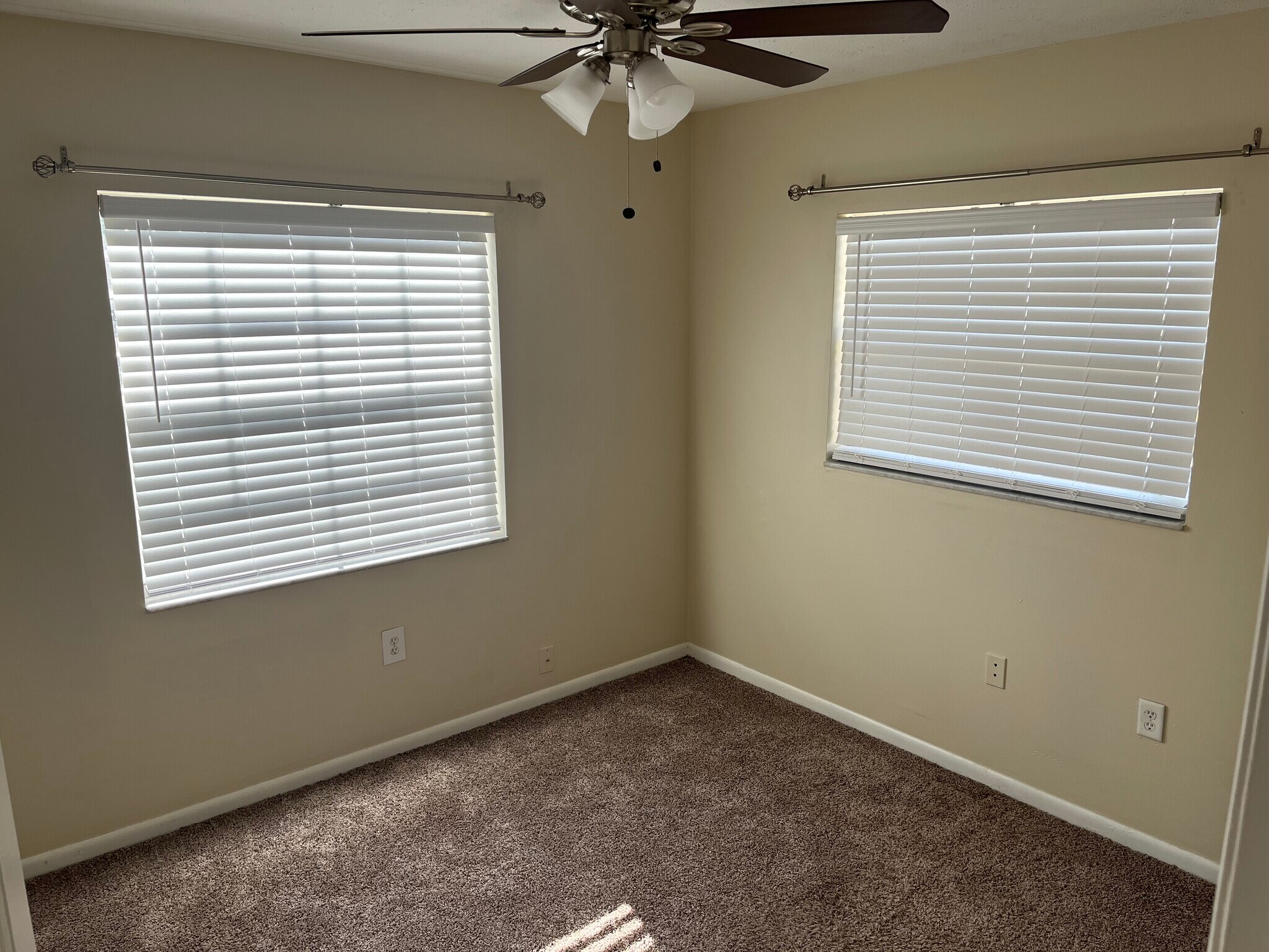 Building Photo - 604 Princeton St