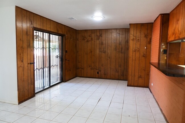 Building Photo - 201 Gumwood Ln