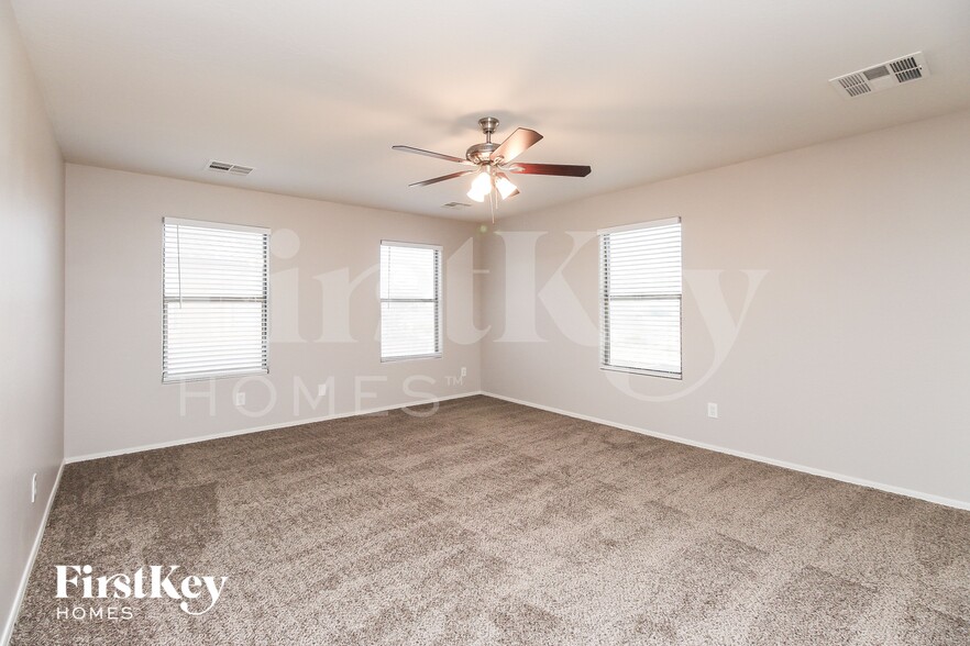 Building Photo - 4285 E Whitehall Dr