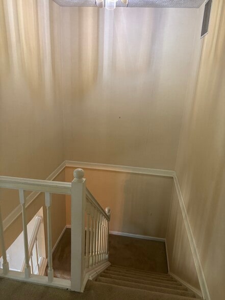 Building Photo - 704 White Tail Way