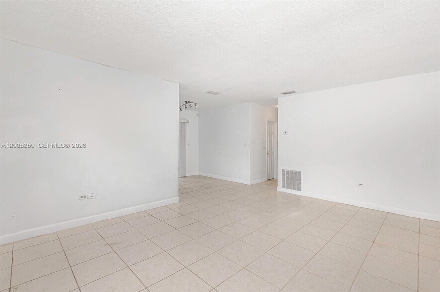 Building Photo - 2631 Alcazar Dr