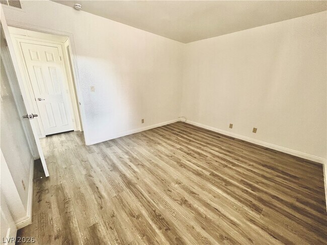 Building Photo - 4380 Sandy River Dr