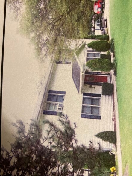Building Photo - 322 Valley Rd