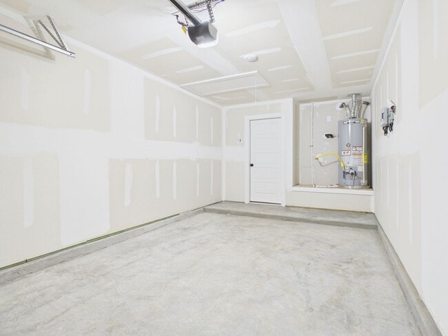 Building Photo - Great 2 Bedroom in West Plains District