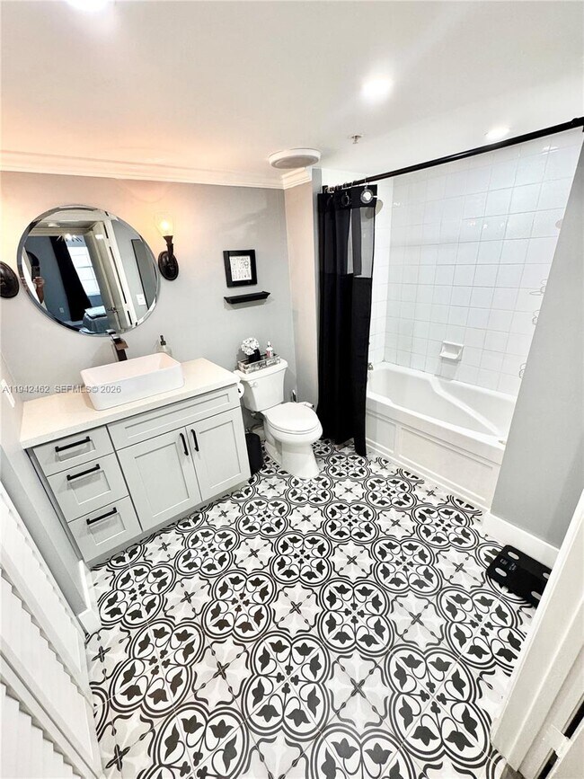 Building Photo - 520 SE 5 Ave