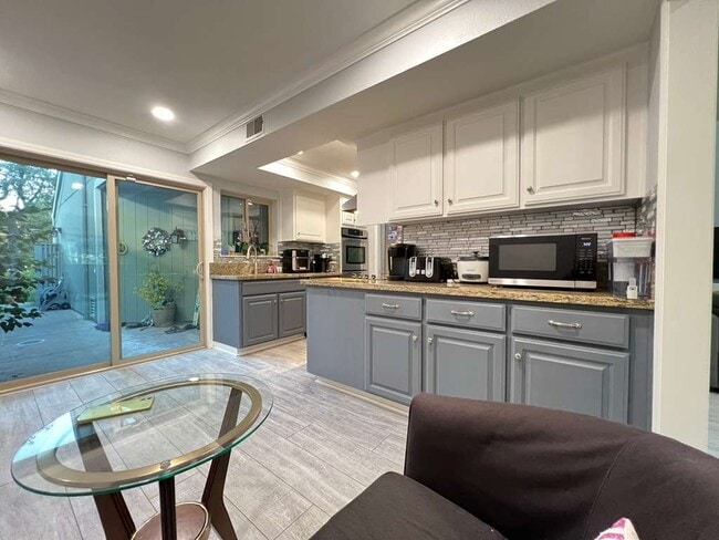 Building Photo - 7551 Maywood Dr