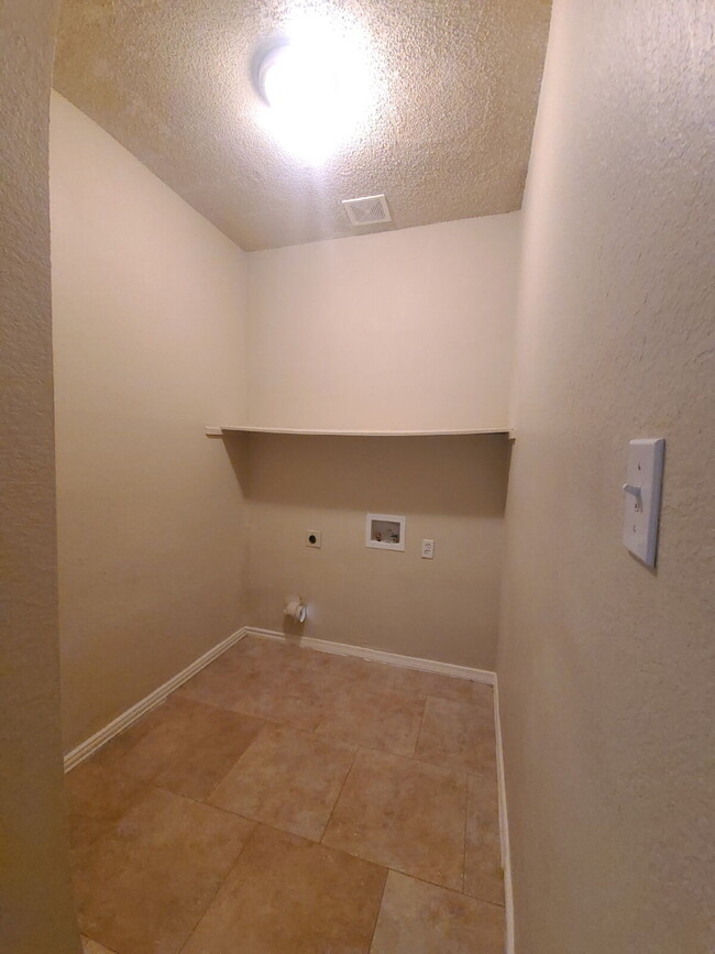 Building Photo - COMING SOON - Cedar Hill: Large 5 Bedroom,...