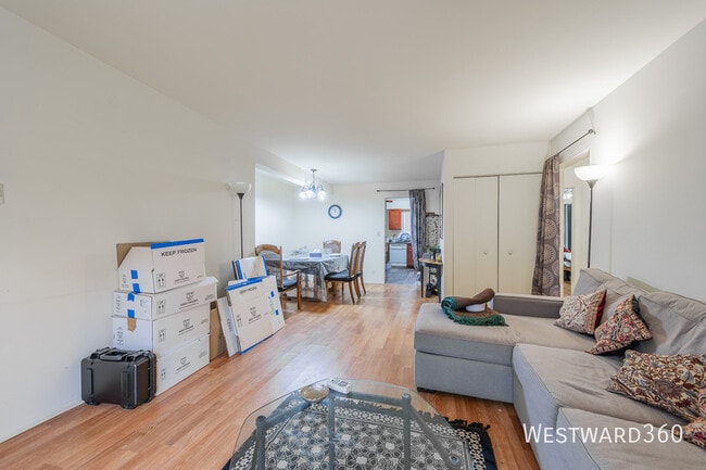 Building Photo - 10409 Dearlove Rd