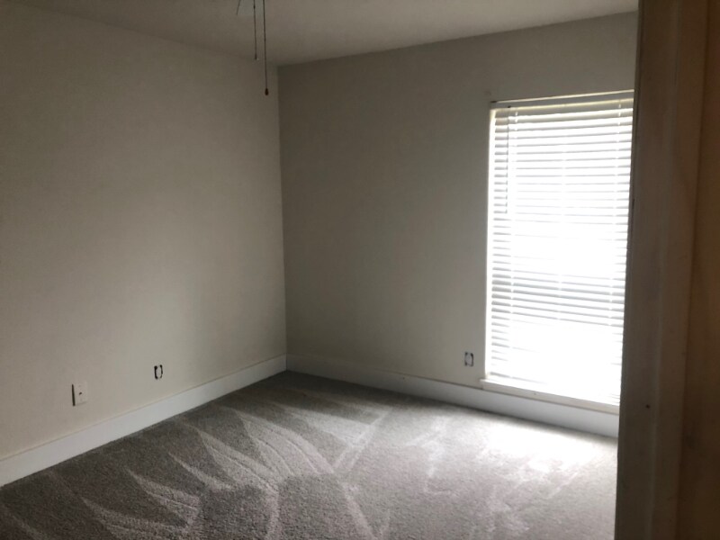 Building Photo - 1405 Meandering Way