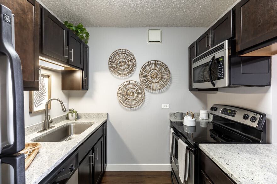 1BR, 1BA - 677SF - Kitchen - Hancock Square at Arlington Station