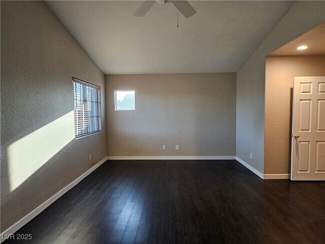 Building Photo - 616 W Blackbird Knoll Ct