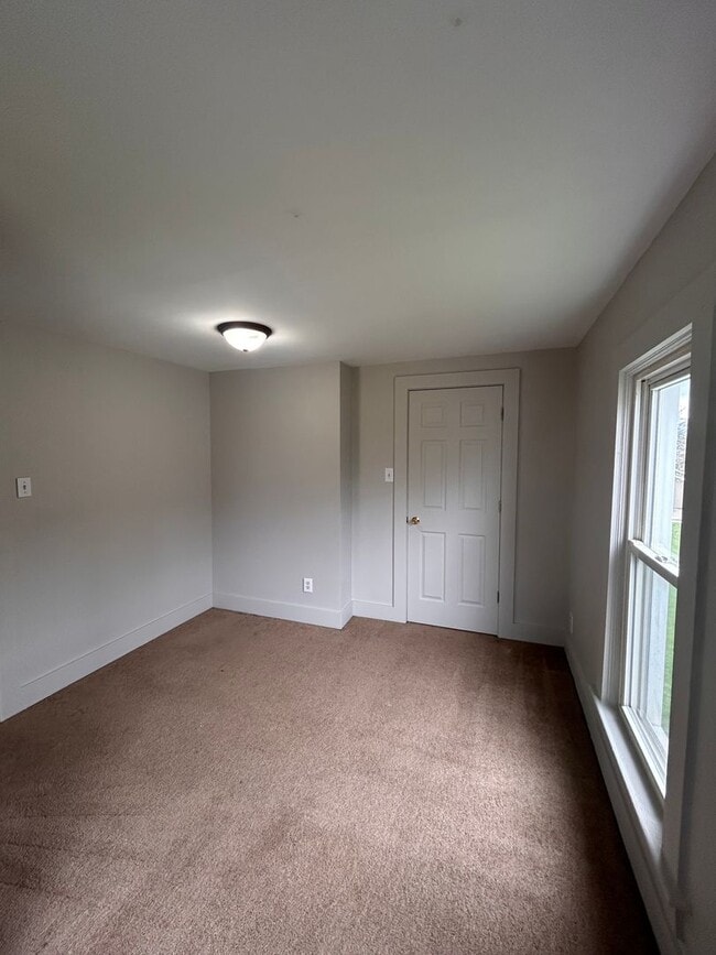 Building Photo - 1320 E Woodbine Pl