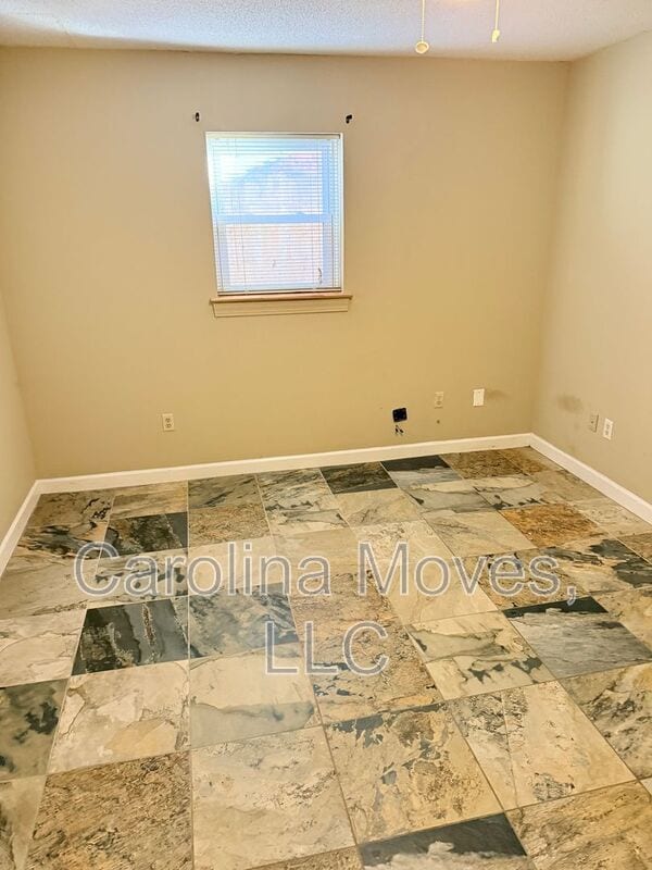 Building Photo - 121 Chipwood Ln