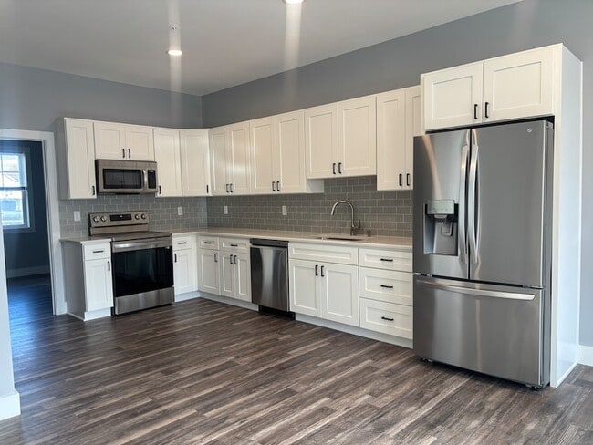 Primary Photo - 303 Norwich-New London Turnpike