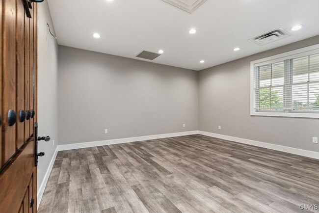 Building Photo - 6475 Collamer Rd