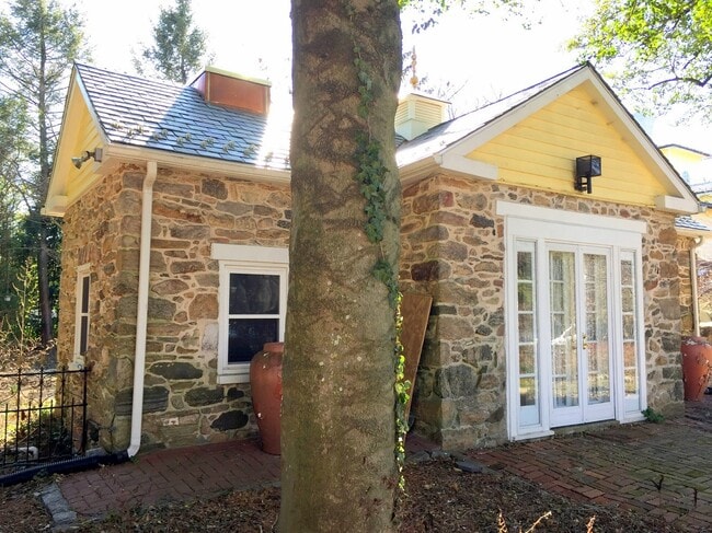 Building Photo - 529 Dunkirk Rd