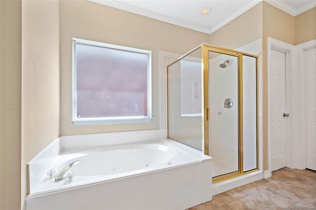 Building Photo - 6627 Queensclub Dr