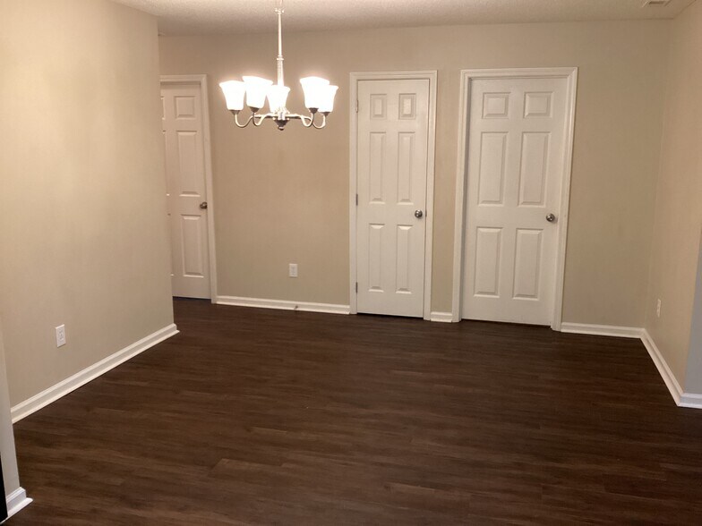 Building Photo - 237 Maypop Dr