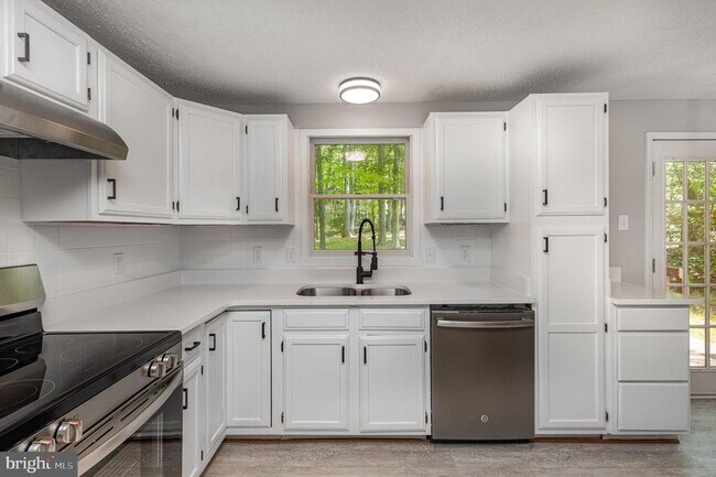 Building Photo - 125 Cumberland Cir