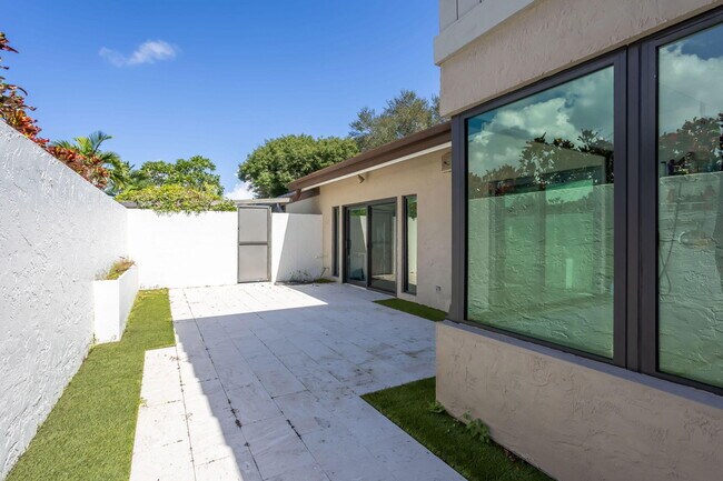 Building Photo - 2903 Banyan Blvd Cir NW