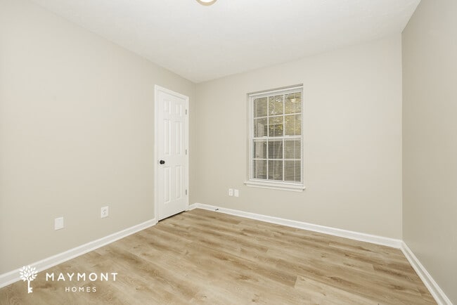 Building Photo - 233 Lake Forest Dr