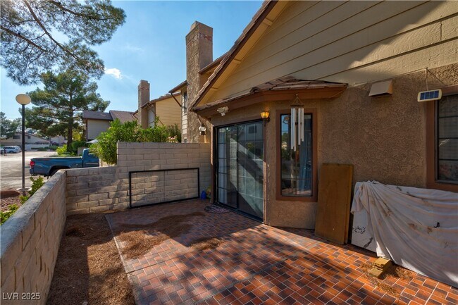 Building Photo - 3280 Dayflower St