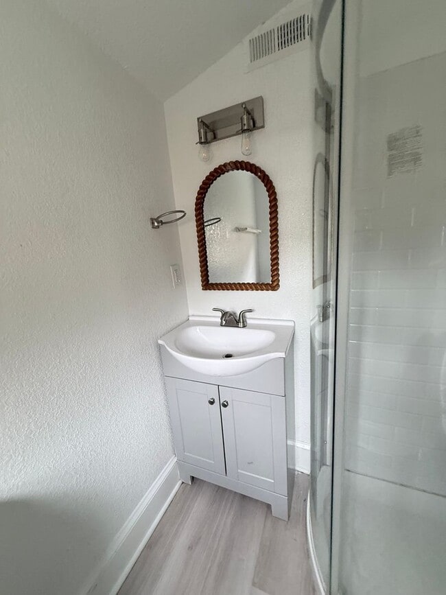 Building Photo - Gorgeous Four Bedroom Completed Upgraded