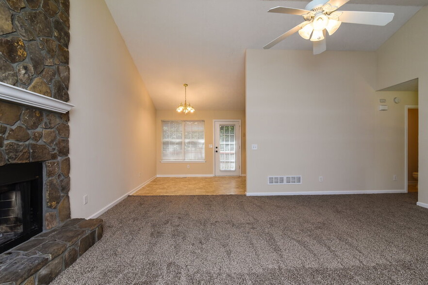 Building Photo - 9670 Crestview Terrace