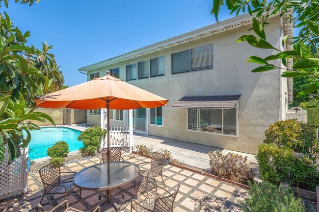 Building Photo - Spacious Elegance in the Heart of Irvine