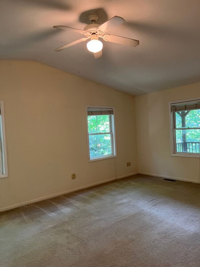 Building Photo - Cozy 2bd House In Great Location!