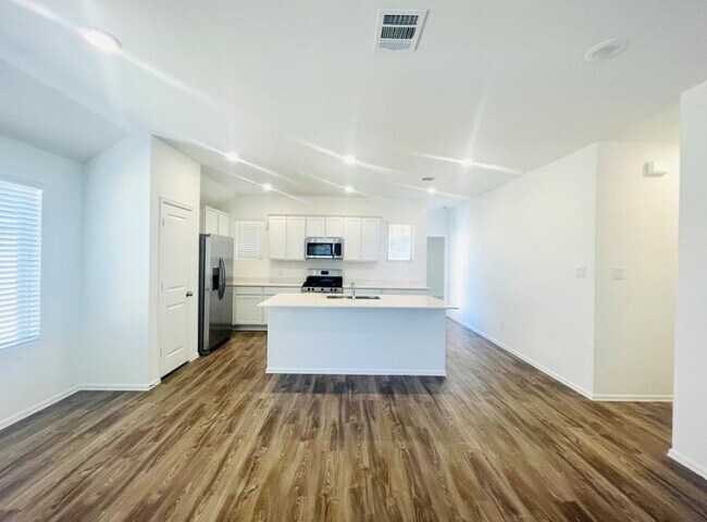 Building Photo - 3619 River Sand Rd