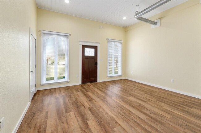 Building Photo - 337 Wilbarger Point