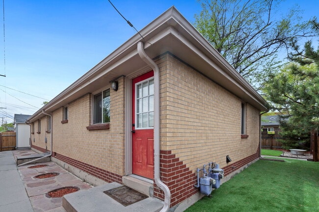 Building Photo - 1814 E 31st Ave