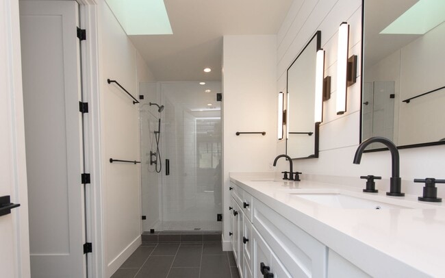 Building Photo - Want to live in the Carlsbad Village!