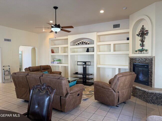 Building Photo - 3637 Tierra Vergel Dr
